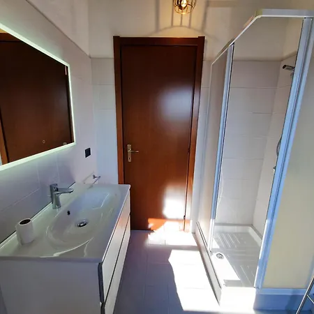 The Gulf Sailor's - Maggiore Holiday home Monvalle